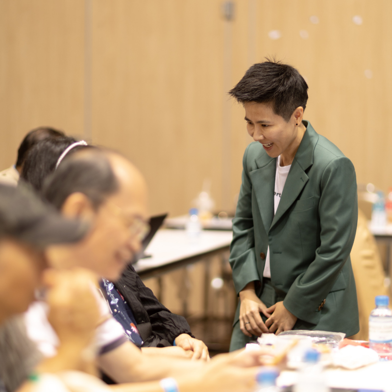 L Square Class Atmosphere