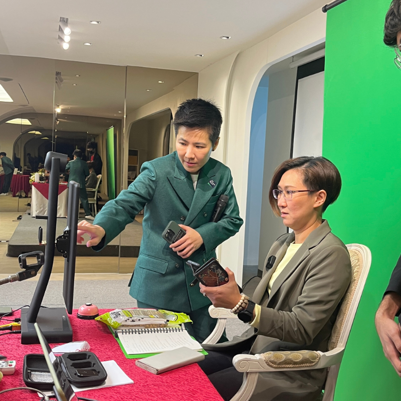 L Square Class Atmosphere